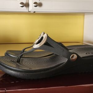 CROCS WOMENS THONG SANDALS DUAL COMFORT /SIZE 10 / BLK